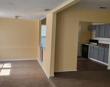 2810 Venus Street - Photo Thumbnail 3