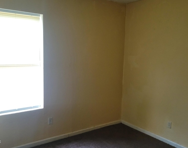 2810 Venus Street - Photo Thumbnail 7
