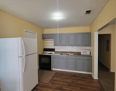 2810 Venus Street - Photo Thumbnail 4
