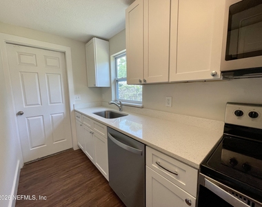 10867 Bahia Drive - Photo Thumbnail 2