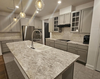 371 Heritage Oaks Drive - Photo Thumbnail 7