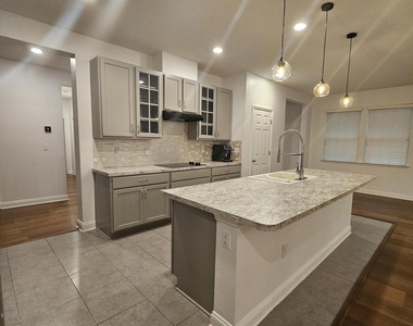 371 Heritage Oaks Drive - Photo Thumbnail 5
