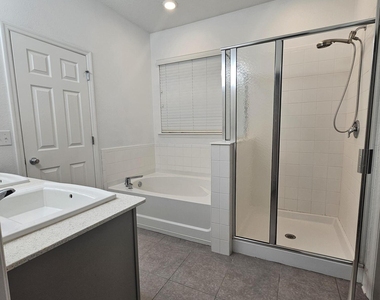 371 Heritage Oaks Drive - Photo Thumbnail 9