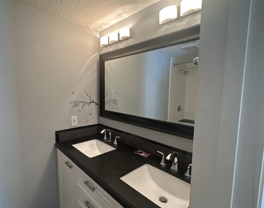 7867 Bahia Vista Court - Photo Thumbnail 11