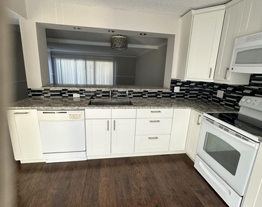 7867 Bahia Vista Court - Photo Thumbnail 16