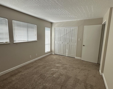 7867 Bahia Vista Court - Photo Thumbnail 34