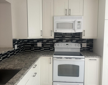 7867 Bahia Vista Court - Photo Thumbnail 14