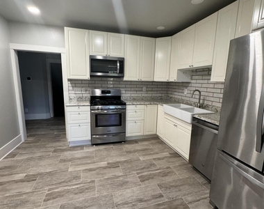 424 E 6th Street - Photo Thumbnail 1