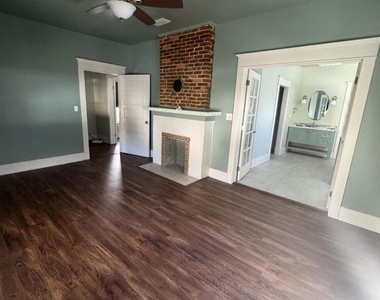 424 E 6th Street - Photo Thumbnail 9