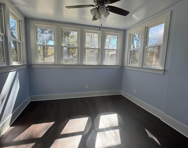 424 E 6th Street - Photo Thumbnail 3