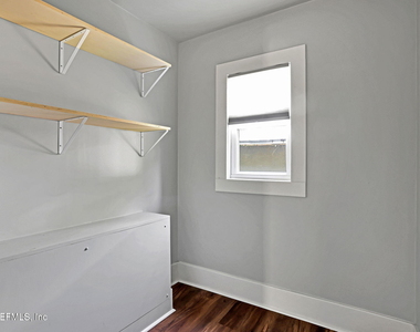 424 E 6th Street - Photo Thumbnail 18