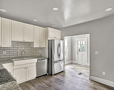 424 E 6th Street - Photo Thumbnail 6