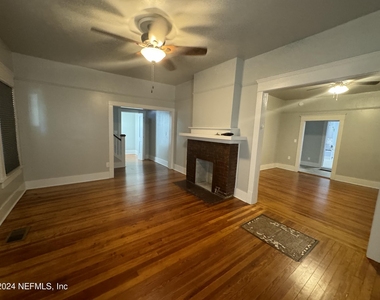 424 E 6th Street - Photo Thumbnail 7