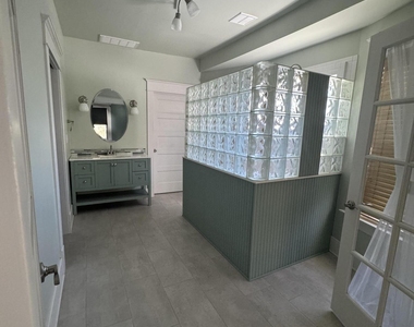 424 E 6th Street - Photo Thumbnail 10