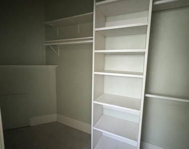 424 E 6th Street - Photo Thumbnail 11