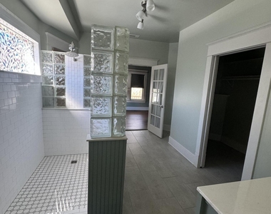 424 E 6th Street - Photo Thumbnail 12