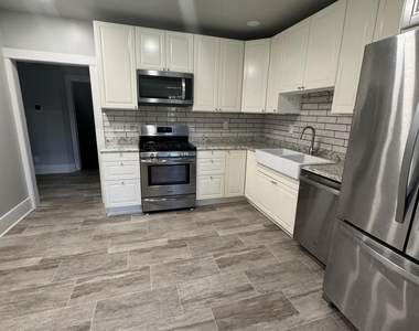 424 E 6th Street - Photo Thumbnail 2