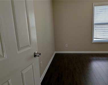 4624 Windale Drive - Photo Thumbnail 20