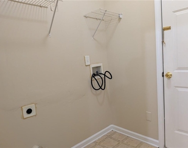 4624 Windale Drive - Photo Thumbnail 11