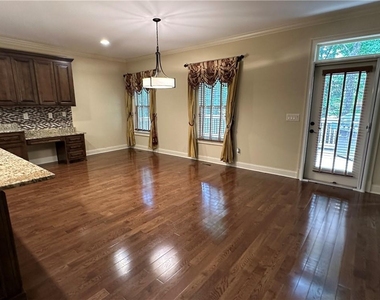 510 Lake Medlock Drive - Photo Thumbnail 16