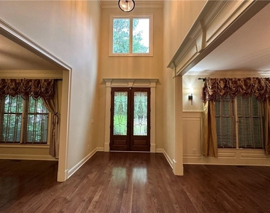 510 Lake Medlock Drive - Photo Thumbnail 2