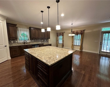 510 Lake Medlock Drive - Photo Thumbnail 10