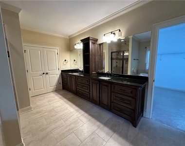 510 Lake Medlock Drive - Photo Thumbnail 35