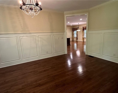 510 Lake Medlock Drive - Photo Thumbnail 8