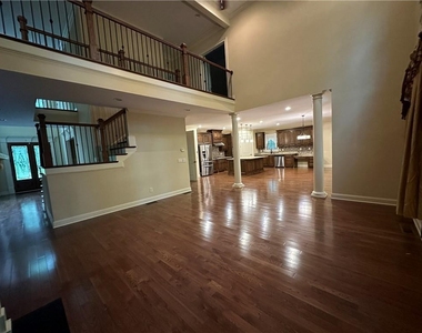 510 Lake Medlock Drive - Photo Thumbnail 20