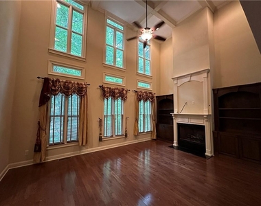 510 Lake Medlock Drive - Photo Thumbnail 23