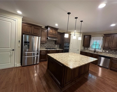 510 Lake Medlock Drive - Photo Thumbnail 11