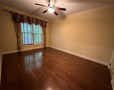 510 Lake Medlock Drive - Photo Thumbnail 25