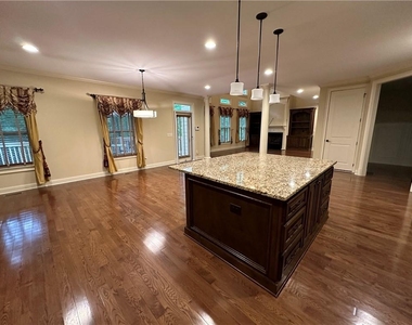 510 Lake Medlock Drive - Photo Thumbnail 13