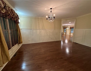 510 Lake Medlock Drive - Photo Thumbnail 9