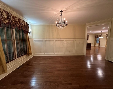 510 Lake Medlock Drive - Photo Thumbnail 6