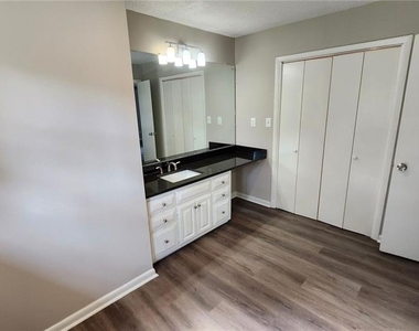 1007 Strawberry Lane - Photo Thumbnail 10