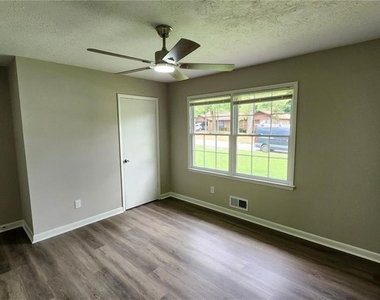 1007 Strawberry Lane - Photo Thumbnail 12