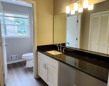1007 Strawberry Lane - Photo Thumbnail 7
