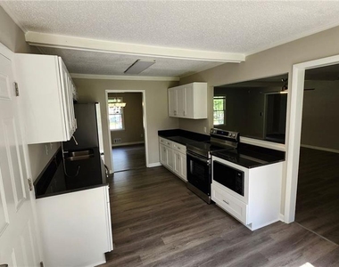 1007 Strawberry Lane - Photo Thumbnail 2