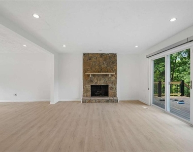 5132 Willow Point Parkway Ne - Photo Thumbnail 6