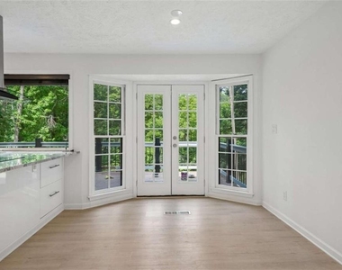 5132 Willow Point Parkway Ne - Photo Thumbnail 8