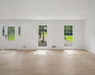 5132 Willow Point Parkway Ne - Photo Thumbnail 5
