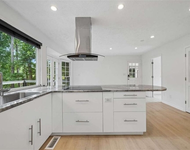5132 Willow Point Parkway Ne - Photo Thumbnail 9