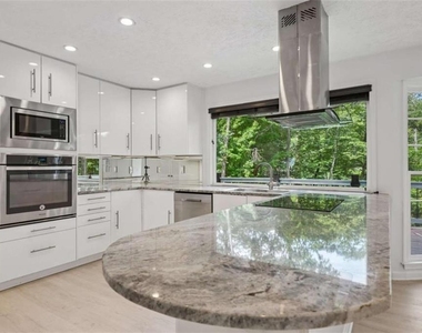 5132 Willow Point Parkway Ne - Photo Thumbnail 11