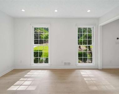 5132 Willow Point Parkway Ne - Photo Thumbnail 12