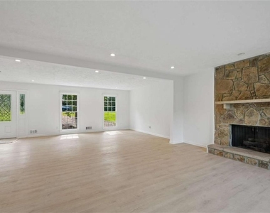 5132 Willow Point Parkway Ne - Photo Thumbnail 3
