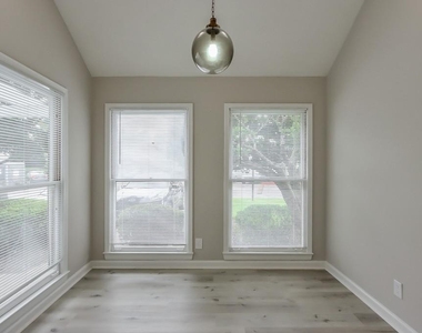 1627 Homestead Trail - Photo Thumbnail 8