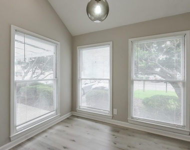 1627 Homestead Trail - Photo Thumbnail 9