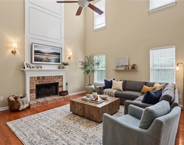 1809 Wellborn Way Sw - Photo Thumbnail 7