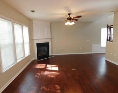 3286 Welmingham Drive Sw - Photo Thumbnail 2